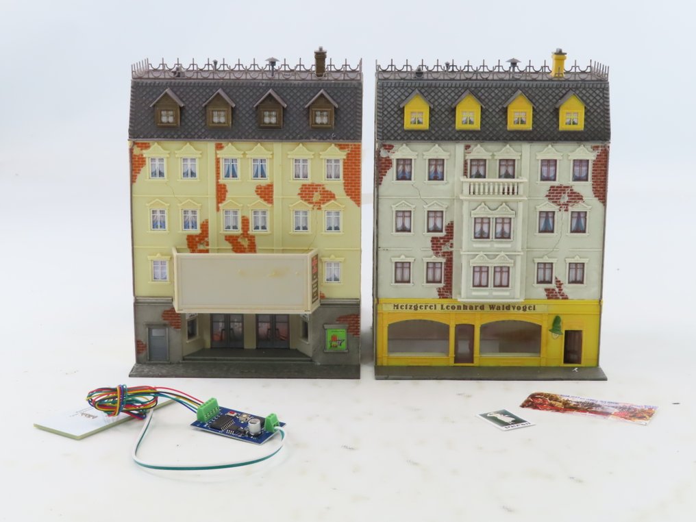 Pola H0 - 167/168 - 模型火車建築 (2) - 市立电影院与Buchert肉铺，配有内部装潢与照明。 #2.1