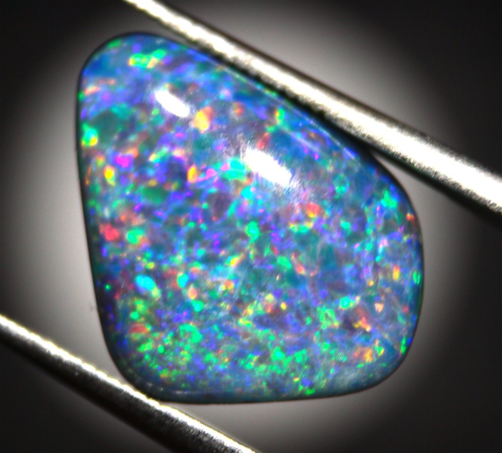 Carate 4.10 Top Fire Australian Triplet Opal Caboșon - Înălțime: 15 mm - Lățime: 11 mm- 0.82 g #3.2