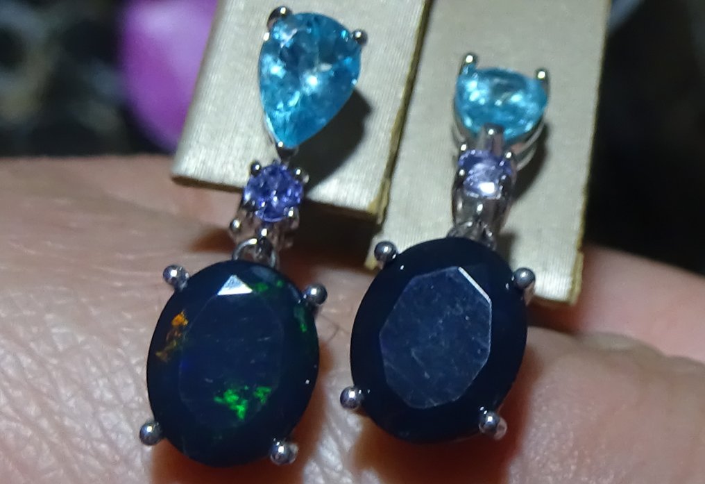 Opal Earrings - Height: 23 mm - Width: 8 mm- 4.15 g - (2) #1.0