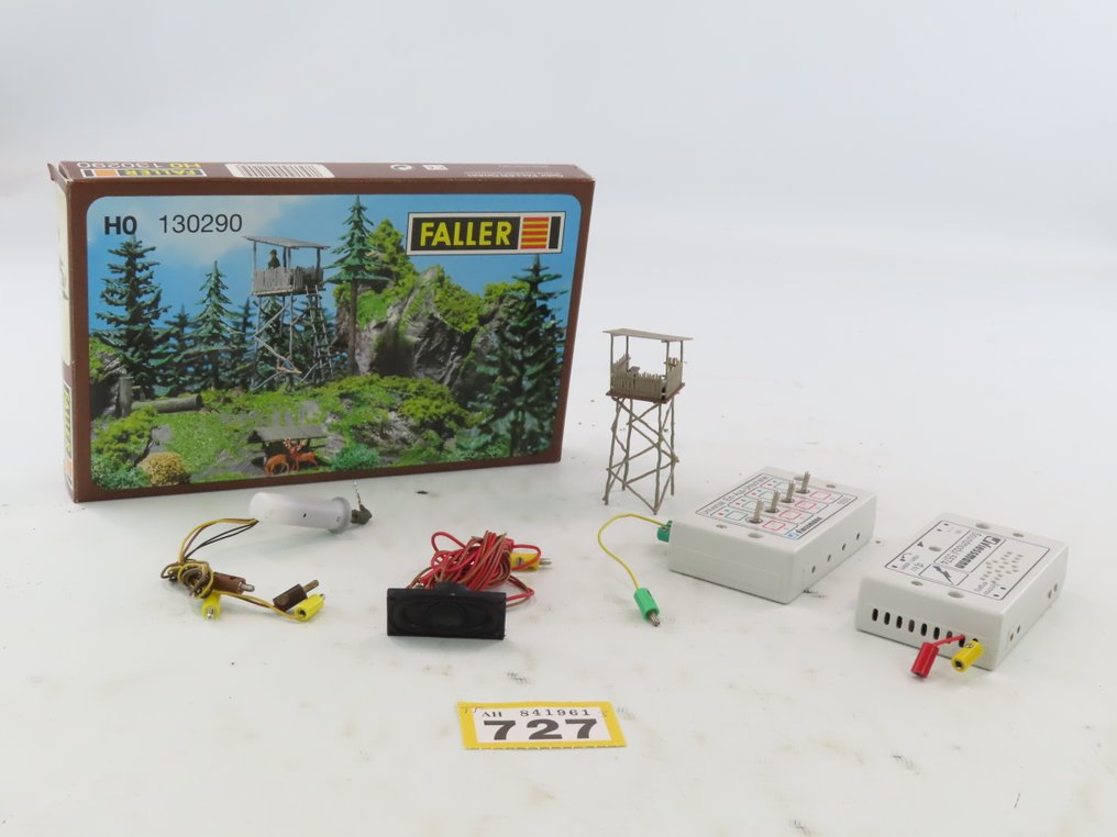 Faller, Viessmann H0 - 1529/5550/5574/130290 - Modeltog byggesæt (4) - Jæger med gevær og blitz fra skuddet, lydmodul og jagthytte. #2.1