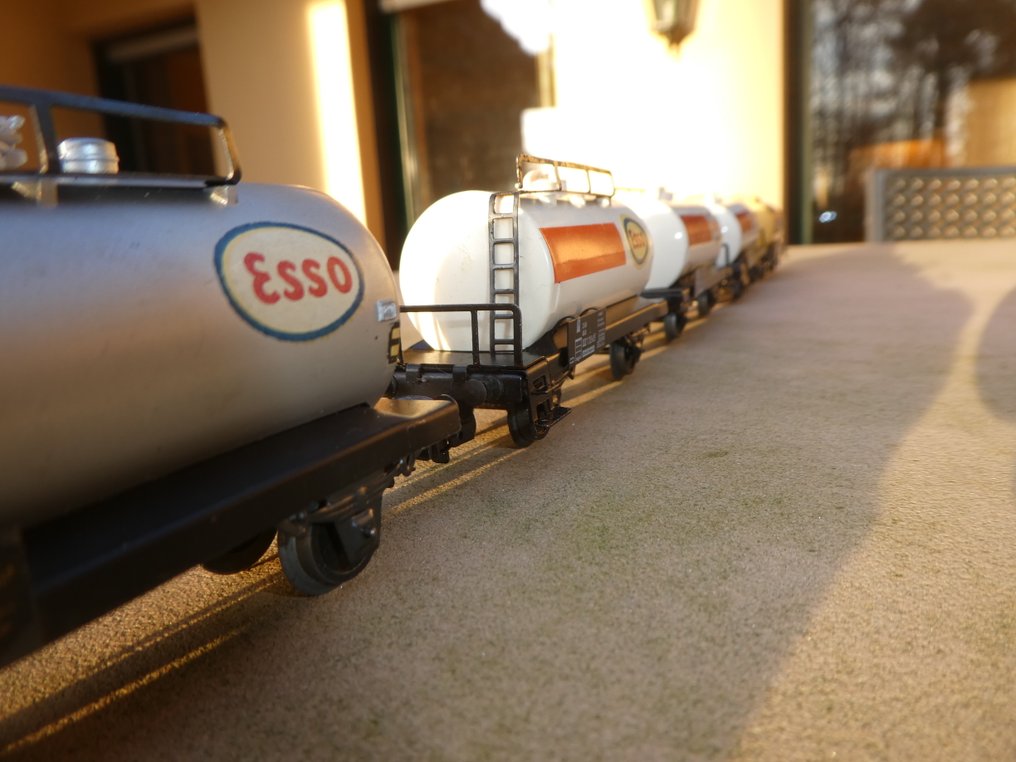 Märklin H0 - 3000/4501/4502 - Set de trenes (6) - Tren de vagones cisterna pequeños, locomotora tender BR 89 con 5 vagones cisterna - DB #3.2