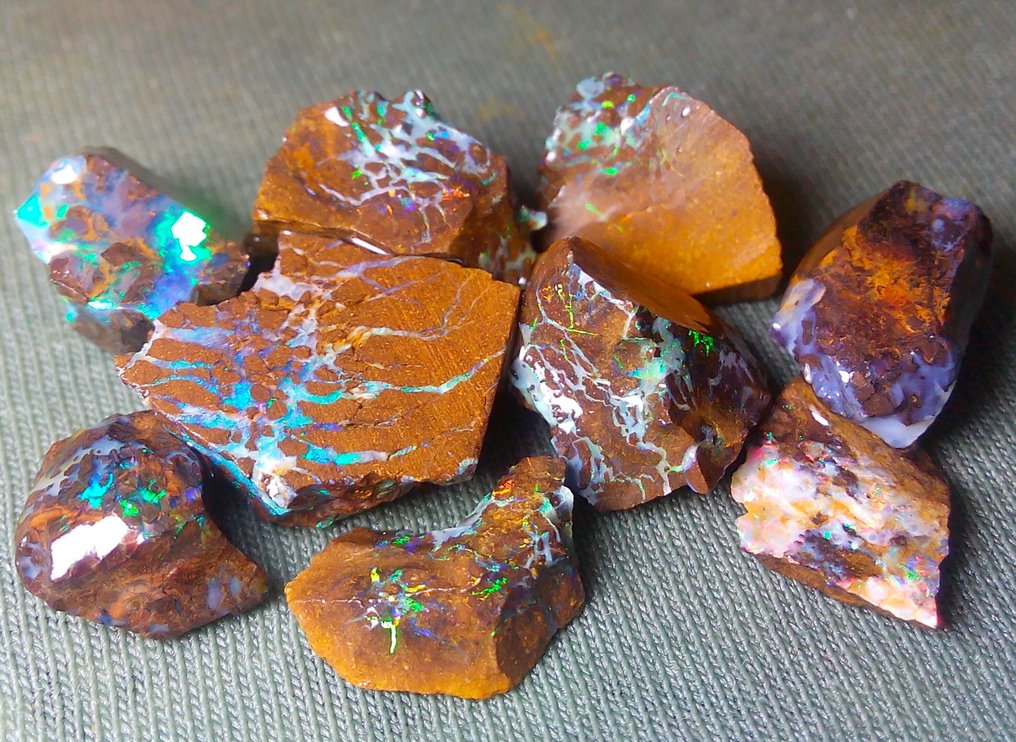 42,6 karát – Gyönyörű ausztrál Boulder Opál Durva - Többszínűek!- 8.52 g #1.0