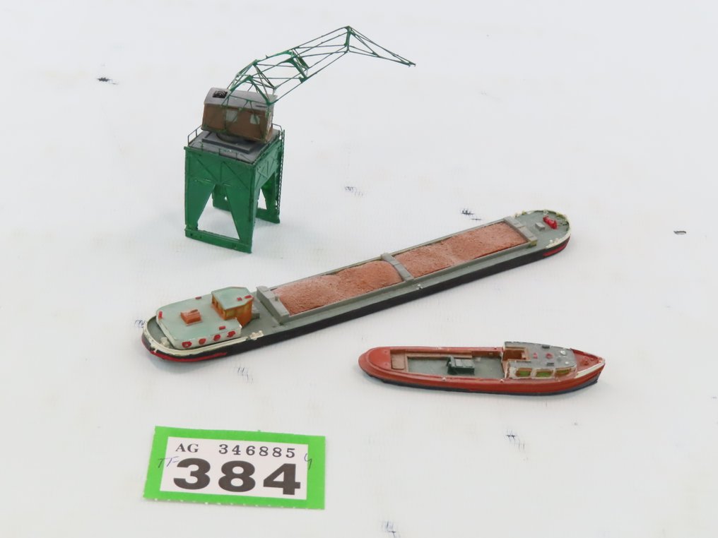 Resin H0 - Model train building kits (3) - Two ships, including a European freighter Spits and a gantry crane. #2.1