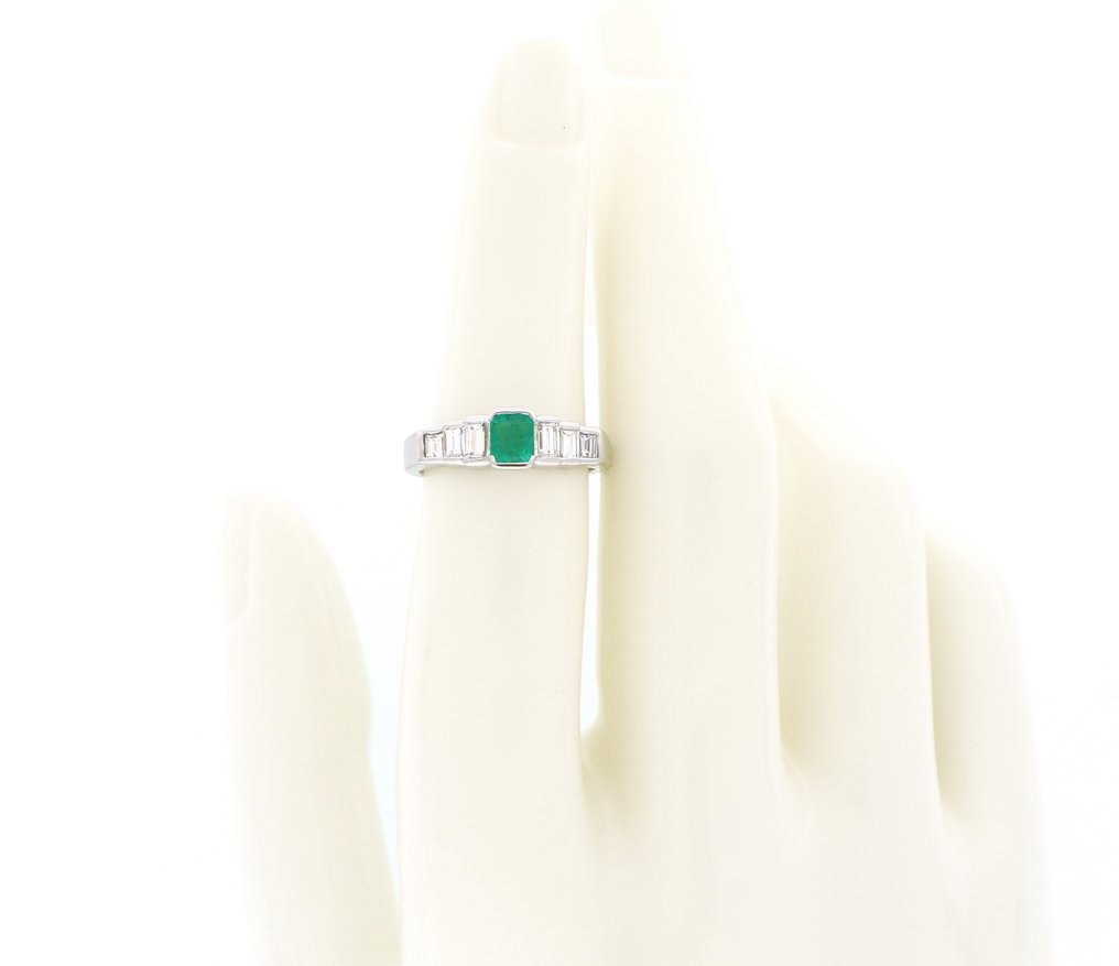 Ingen mindstepris - Ring - 18 kraat Hvidguld -  0.50ct. tw. Smaragd - Diamant #1.0