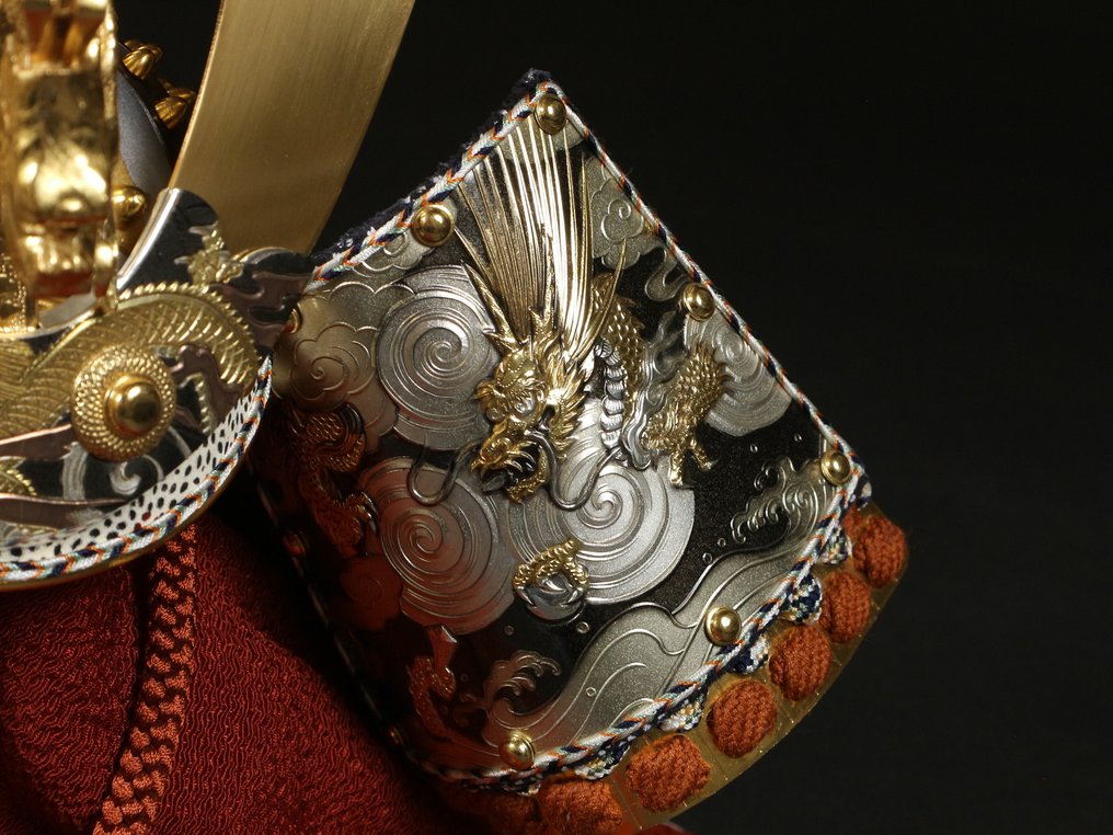 Kabuto - 日本 - 山本寛斎（山本寛斎）设计的龙纹武士头盔甲胄展示品——（无底价） #3.2