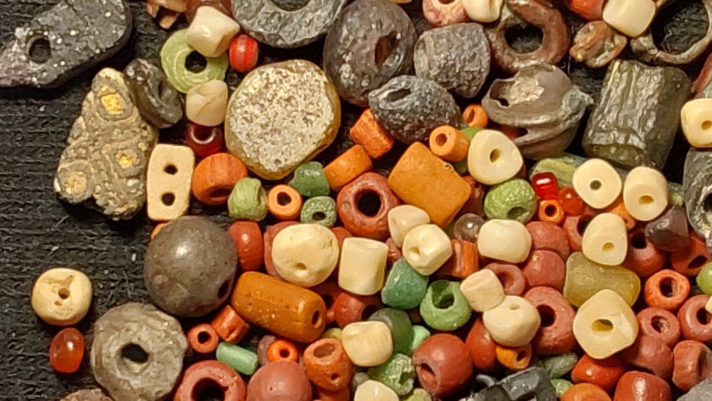 古罗马，帝国 玻璃 超过150个古罗马混合媒介珠子  (没有保留价) #1.0