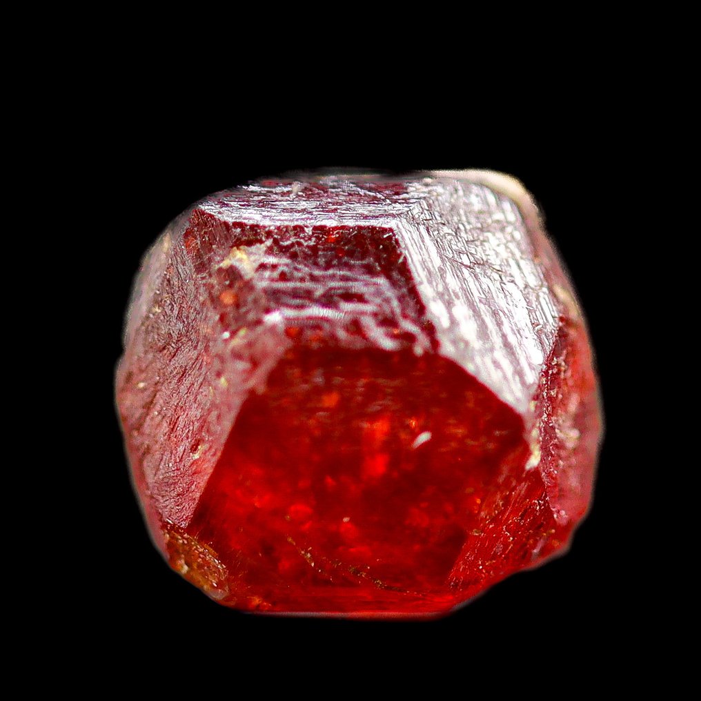 Specimen Strawberry Spessartine Garnet • 4.70 ct • Museum Grade - Height: 7 mm - Width: 7 mm- 0.94 g - (1) #1.0