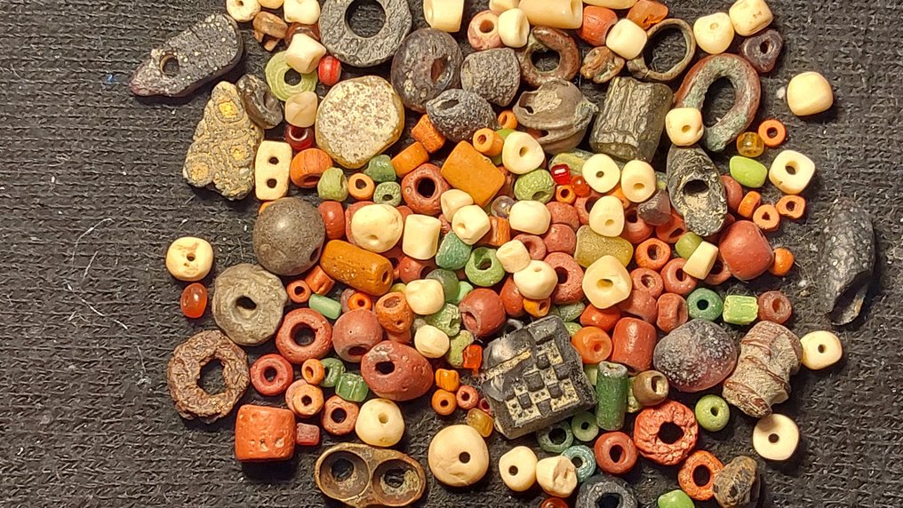 古罗马，帝国 玻璃 超过150个古罗马混合媒介珠子  (没有保留价) #1.0