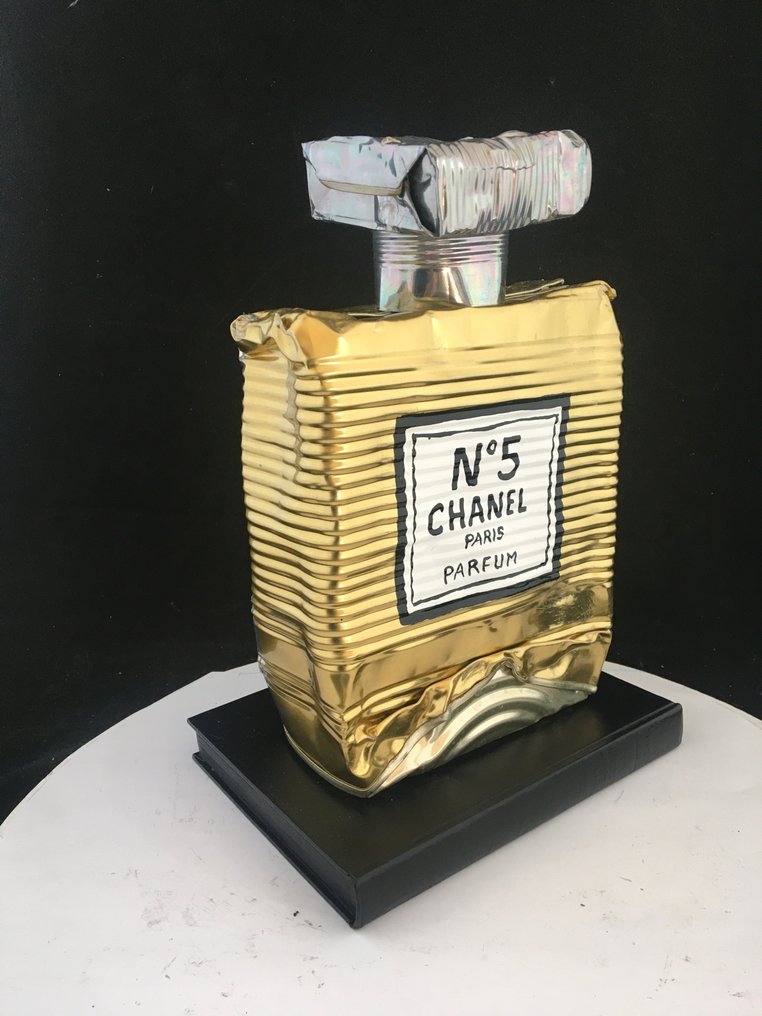 Norman Gekko - Giant Crushed Chanel N.5 Gold #1.0