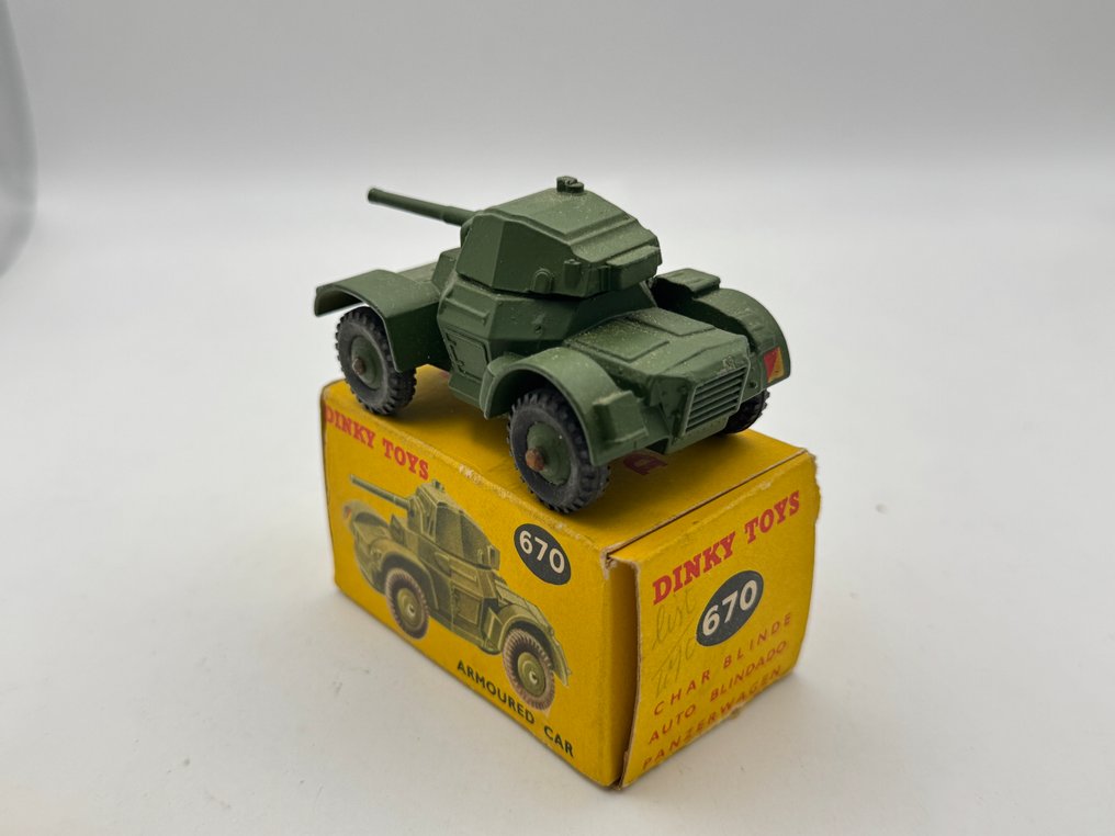 Dinky Toys - Model pojazdu wojskowego  (2) - 670 Armoured Car & 686 25-Pounder Field Gun, Each Boxed - Brak ceny minimalnej #2.1