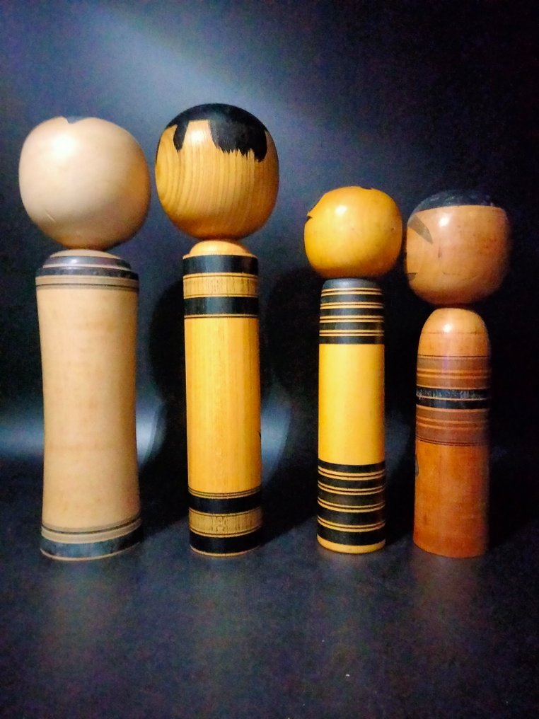 Αγαλματίδιο (7) - Επτά σπάνιες παραδοσιακές κούκλες κοκέσι σε μαύρη εκδοχή, διαφόρων μεγεθών. #3.2