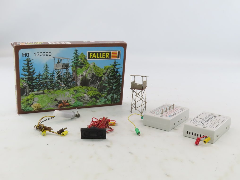 Faller, Viessmann H0 - 1529/5550/5574/130290 - Modeltog byggesæt (4) - Jæger med gevær og blitz fra skuddet, lydmodul og jagthytte. #1.0