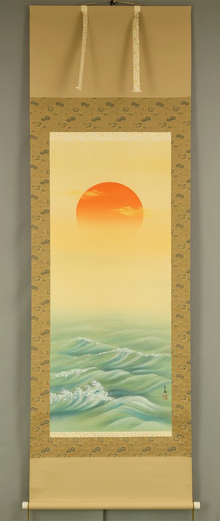 Rising Sun and Wave with Original Box (Tomobako) - with signature and seal 'Hou' 芳雨 - Japan  (No reserve price) #1.0