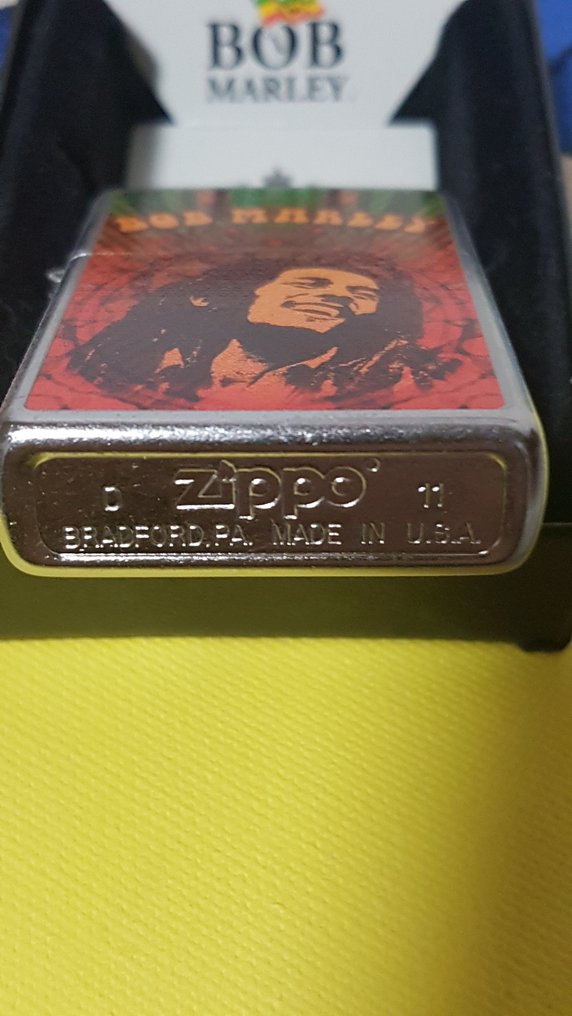 Zippo - Original Zippo Rarität Bob Marley mit Zippo Ballon auf Leinwand - No reserve price - Lighter - Chrome -  (2) #1.0