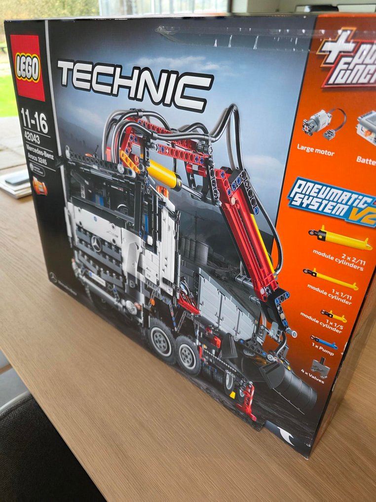 Lego Set - 42043 - Technic - Mercedes-Benz Arocs 3245 #1.0