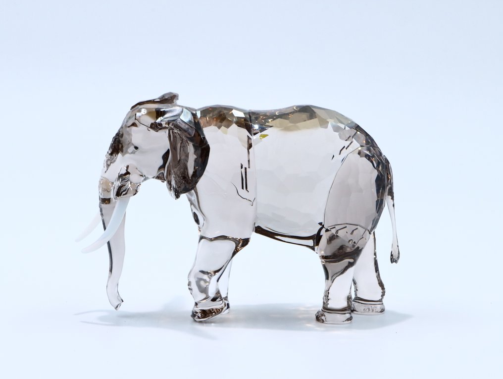 Figure - Swarovski Crystal - SCS - Jaarlijkse Editie 2022 - Olifant Grootmoeder Fayola (Boxed + certificate) - Crystal #1.0