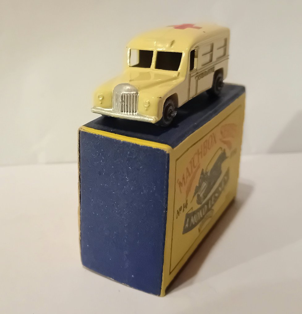 Matchbox - Furgoneta a escala - Daimler Ambulance (14) #1.0