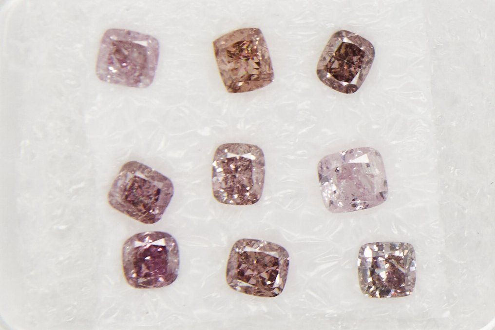 No reserve price - 9 pcs Diamond  (Natural)  - 0.92 ct - Cushion - VS1, VS2, SI1, SI2, I1, I2, I3 - Gem Report Antwerp (GRA) #1.0