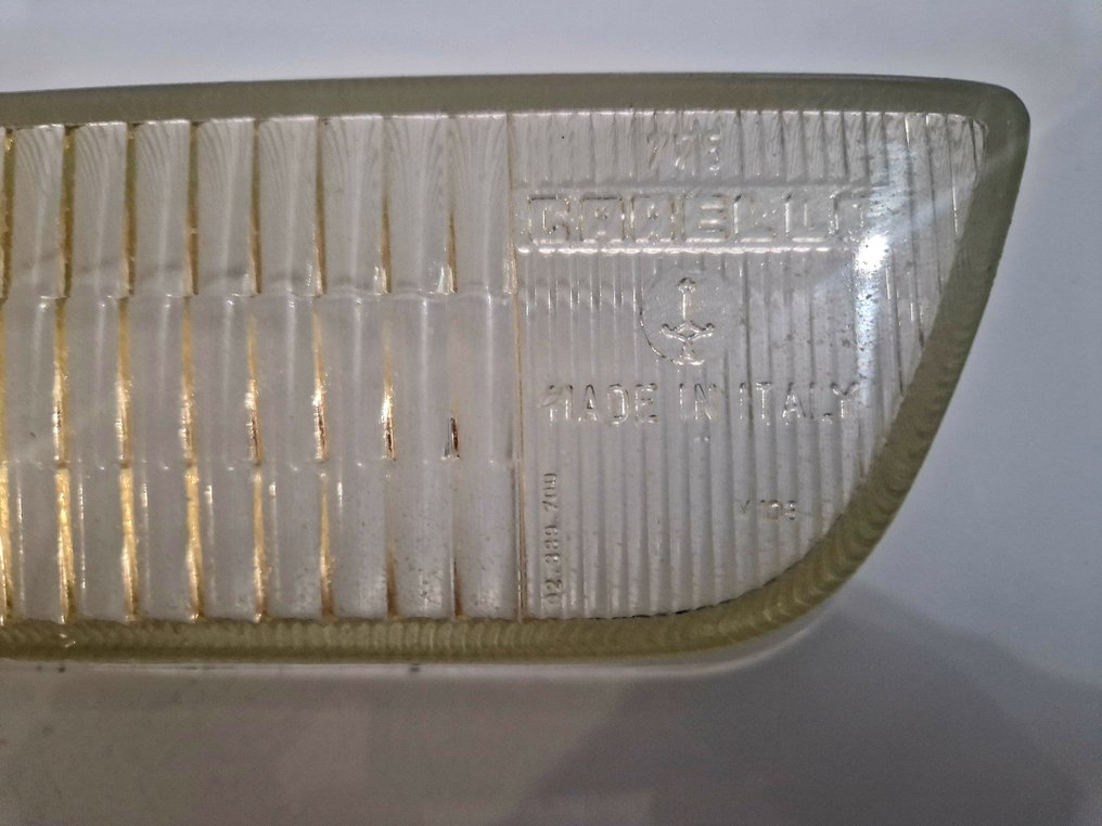 Lentilă de sticlă pentru farul Ferrari - Ferrari - Mondial 3.2 & Mondial T - Original Carello - Rare out of production NOS #3.2