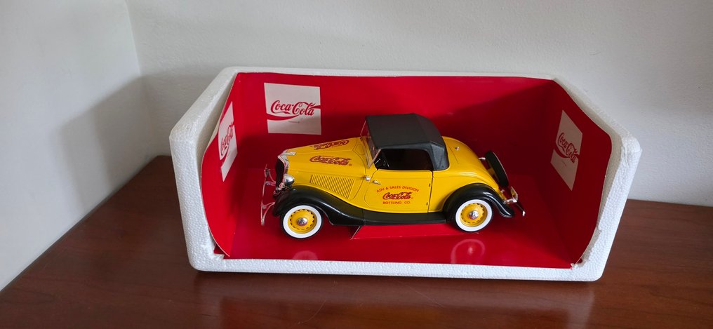 COCA-COLA 1:18 - Αυτοκίνητο μοντελισμού - Ford Roadster #1.0