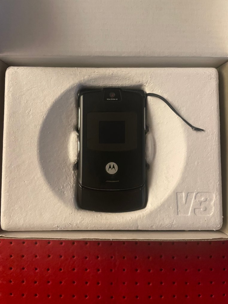 Motorola RAZR V3 - Mobile phone - In original box #1.0