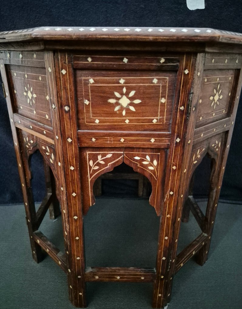 Tavolo pieghevole ottagonale in osso intarsiato - Osso, Legno - India - Inizio XX secolo #3.2