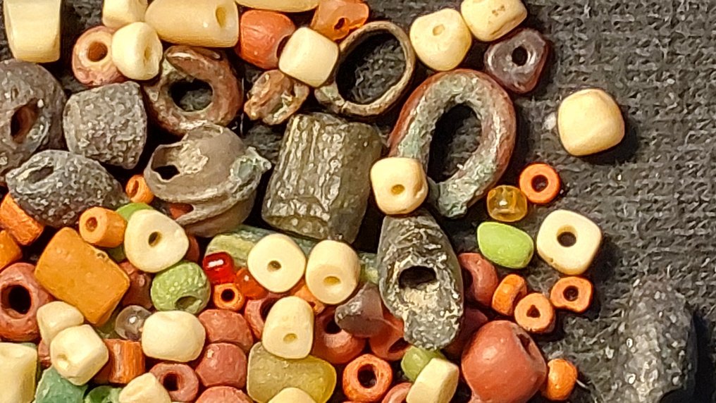 古罗马，帝国 玻璃 超过150个古罗马混合媒介珠子  (没有保留价) #4.3