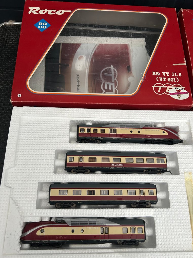 Roco H0 - 43011 en 4183A en 4070A - Vonat egység (2) - BR VT 11,5, 7 részek - DB #1.0