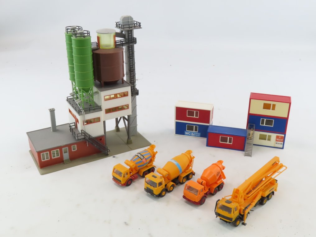 Wiking, Faller H0 - B950/39930 - Costruzioni di modellini di treni (6) - Cementificio, 6 container Bouwkeet e 4 veicoli da cantiere. #1.0
