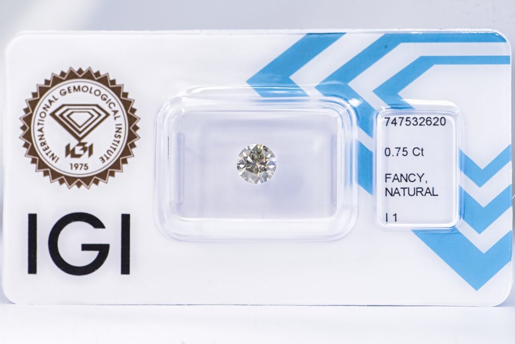 Sans prix de réserve - 1 pcs Diamant  (Couleur naturelle)  - 0.75 ct - Rond - Fancy Grisâtre, Vert Jaune - I1 - International Gemological Institute (IGI) - VG VG VG #1.0