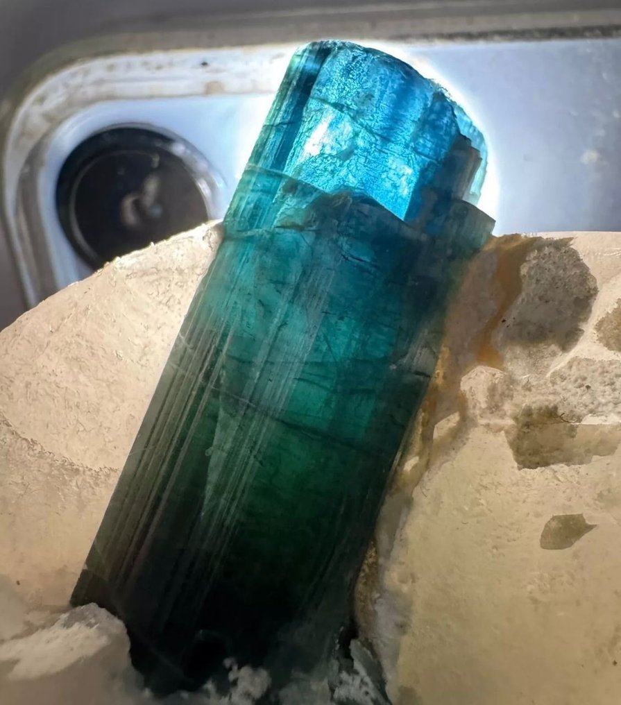 非凡的，顶级蓝色Indicolite电气石巨大 水晶矩晶体 - 高度: 51 mm - 宽度: 26 mm- 95 g - (1) #1.0