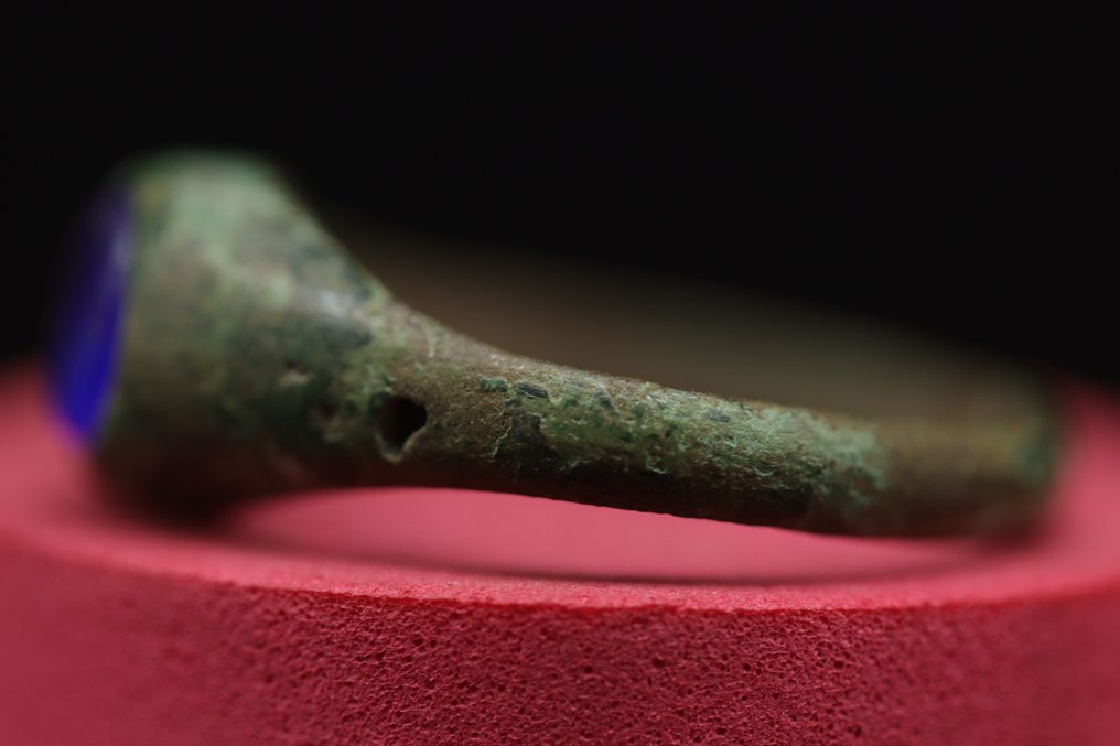 Μεσαιωνικός (Γοτθικός) Επιχρυσωμένο με μπλε πέτρα σε μπρούντζο. δαχτυλίδι - 2.6 cm  (χωρίς τιμή ασφαλείας) #2.1