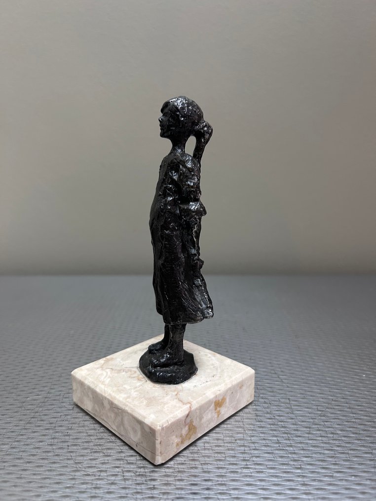 Corry Ammerlaan - Statuetta - Meisje met pop - Bronzo #4.3