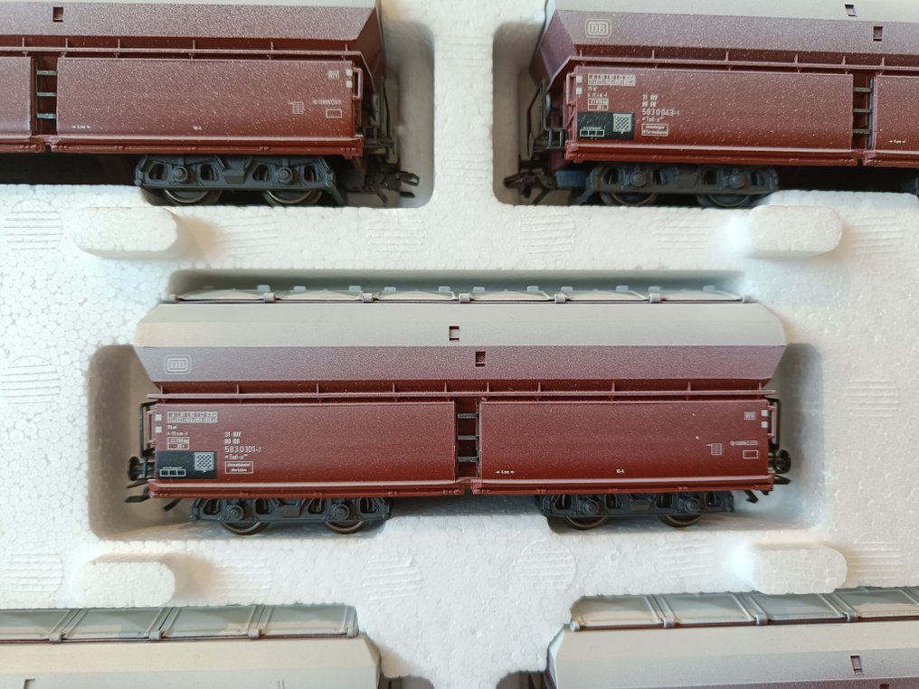 Märklin H0 - 46262 - Model train freight wagon set (1) - Wagon set 'lime transport' self-loading wagon with folding lid - DB #3.2