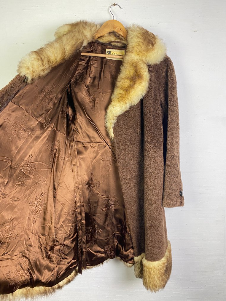 Artisan Furrier - Fur coat #1.0