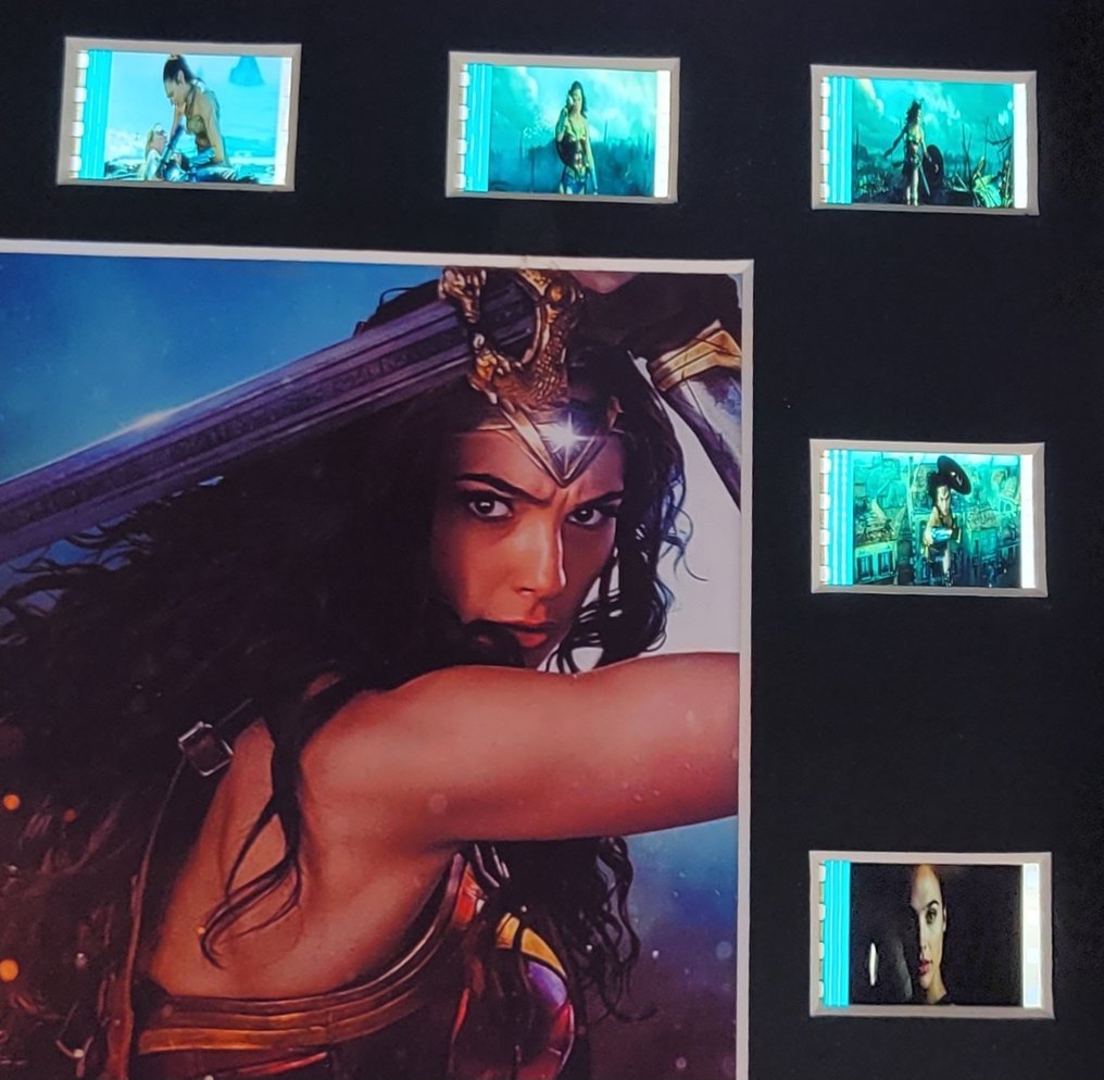 Supernainen - Framed Film Cell Display with COA #1.0