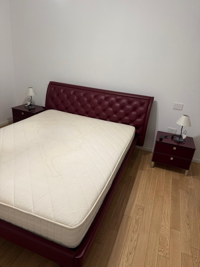 Poltrona Frau - 床 - 皮革, 木, 金属 #1.0