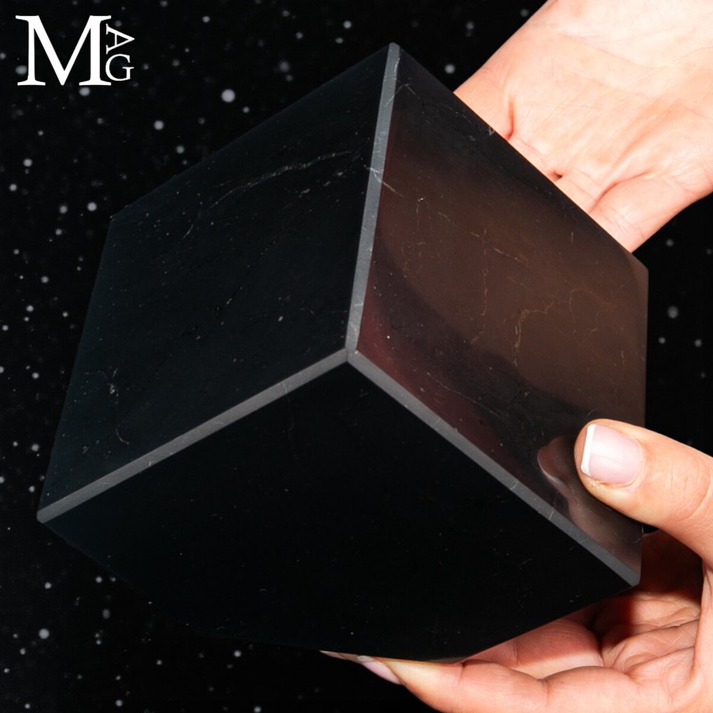 Shungite – The Stone of Primordial Carbon Primordial Shungite Cube – Stable Balance - Altezza: 100 mm - Larghezza: 100 mm- 2249 g #1.0