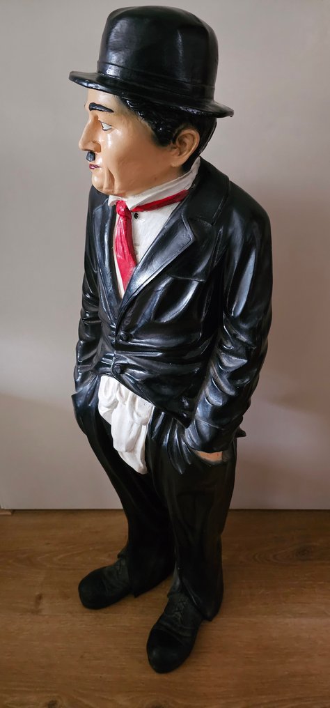 Sculpture, Charlie chaplin zwerver - 95 cm - Resin #2.1