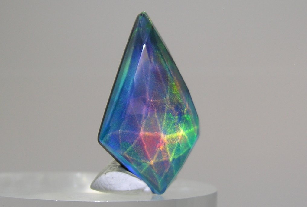 Οπάλιο Καμπουσόν - Ύψος: 24.5 mm - Πλάτος: 16.9 mm- 2.1 g - (1) #4.3