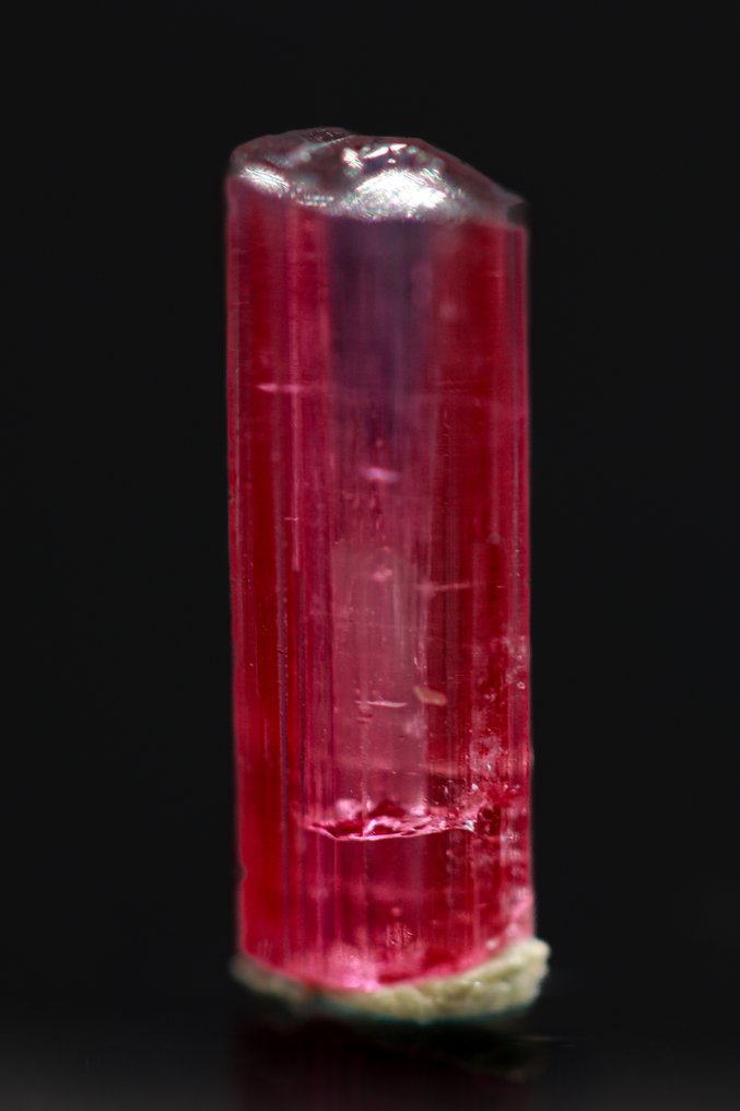 Imperial Red Elbaite Tourmaline 1,05 ct • museumkwaliteit exemplaar - Hoogte: 10 mm - Breedte: 4 mm- 0.21 g - (1) #4.3