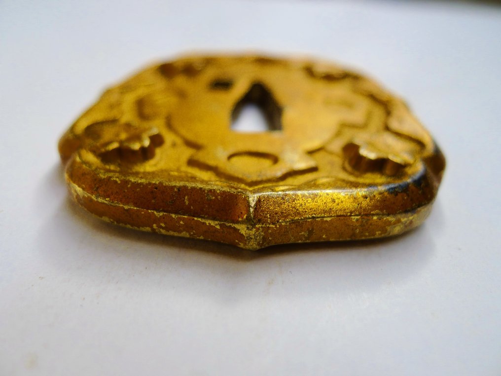 Motivo di fiori di ciliegio belli, army auto, spada, tsuba in rame. - Giappone - XX secolo #3.2