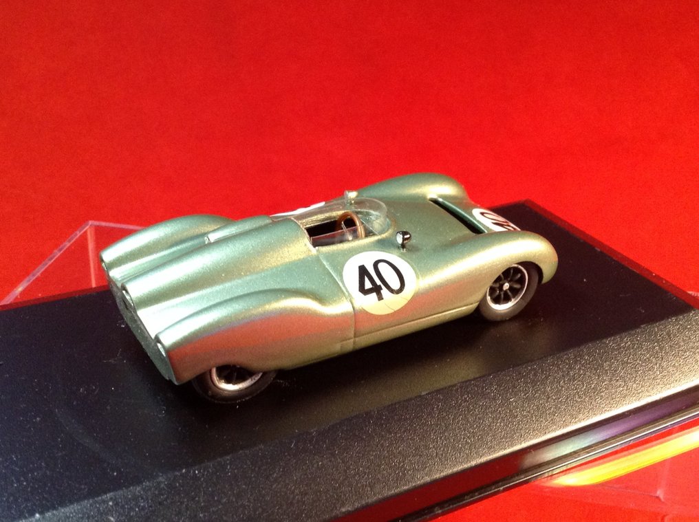 Circuit Series - made in England 1:43 - Modelracerbil - Cooperl Bristol T40 Streamlined British GP 1955 Silverstone #40 Jack Brabham - Professionelt bygget - god kvalitet - meget sjældent i dag. #3.2