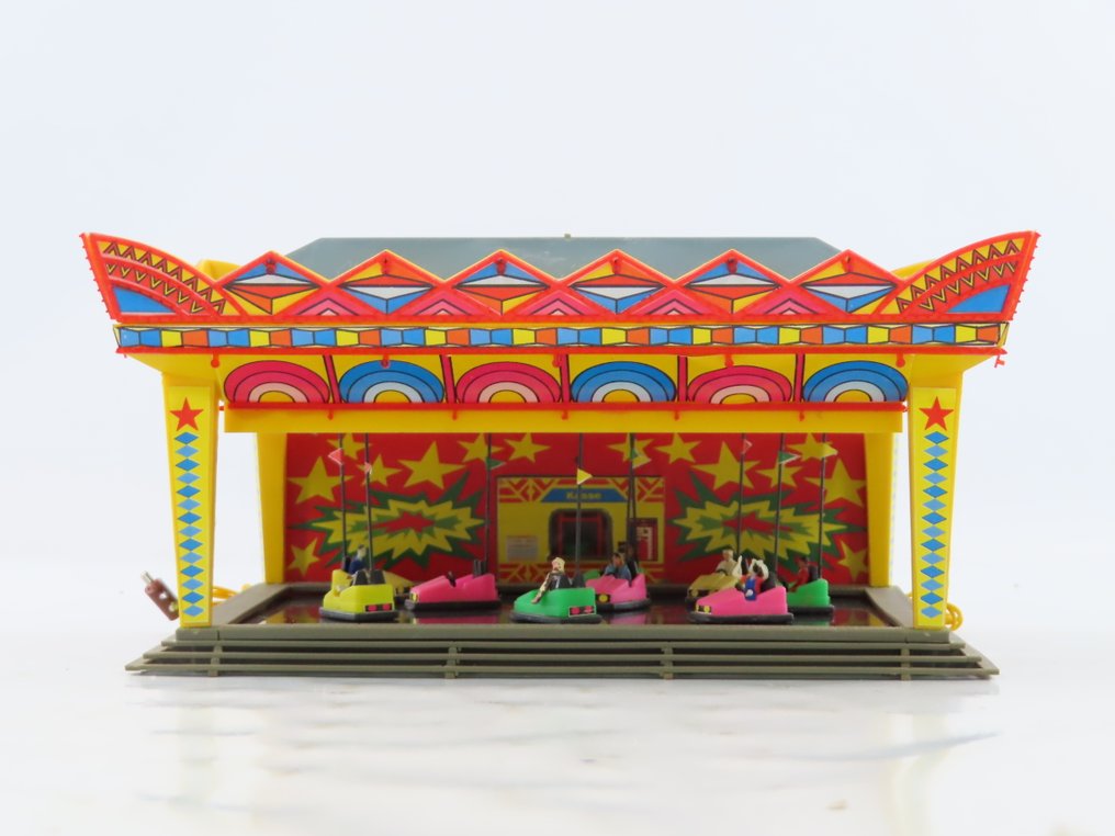 Faller H0 - 328 - Modelltog bygninger (1) - Kermisattractie 'Bussautoer' med drivverk og belysning. #4.3