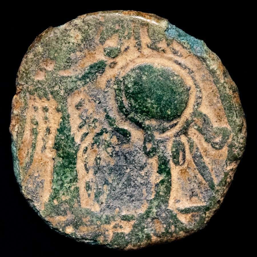 Ρωμαϊκή Δημοκρατία. Anonymous. Victoriatus Rome mint, 206-195 B.C. Victory crowning trophy with wreath to right  (χωρίς τιμή ασφαλείας) #1.0