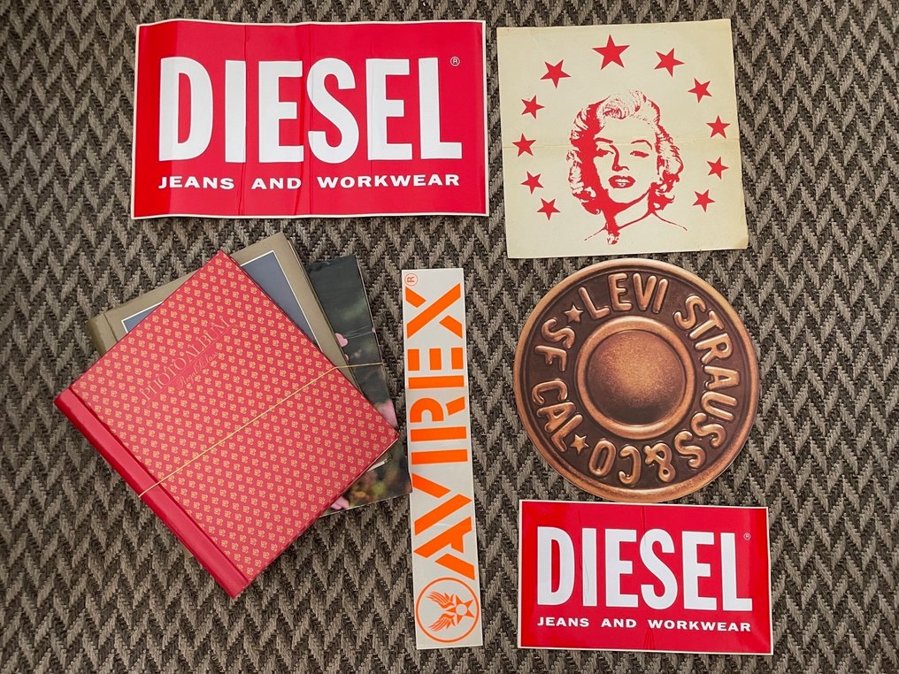 Θεματική συλλογή - Συλλογή από 290 συλλεκτικά αυτοκόλλητα των δεκαετιών '70 και '80 που αφορούν εμπορικά σήματα της - varie marche moda #2.1