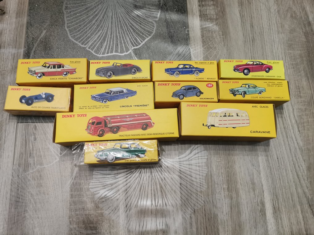 Dinky Toys, Atlas, Mattel - Modellino di auto (11) - Collection Of Boxed Re-Issue Models, Various Examples #1.0