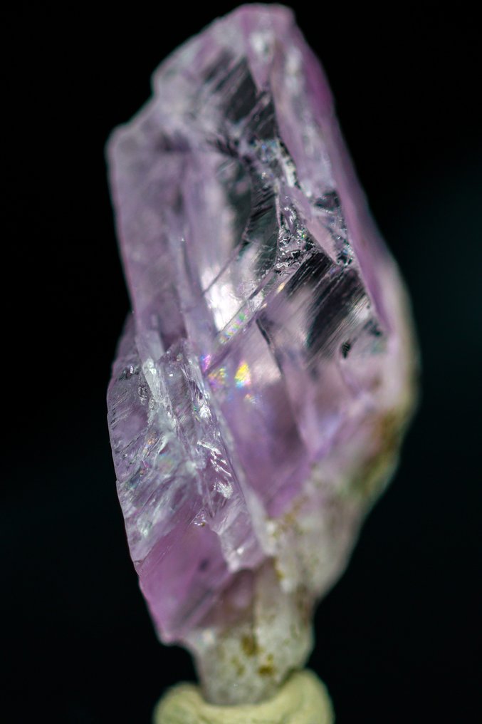 Museum Grade Kunzite Specimen • 27.20 ct • Monumental Crystal Geometry & Lustre - Height: 33 mm - Width: 12 mm- 5.44 g - (1) #3.2