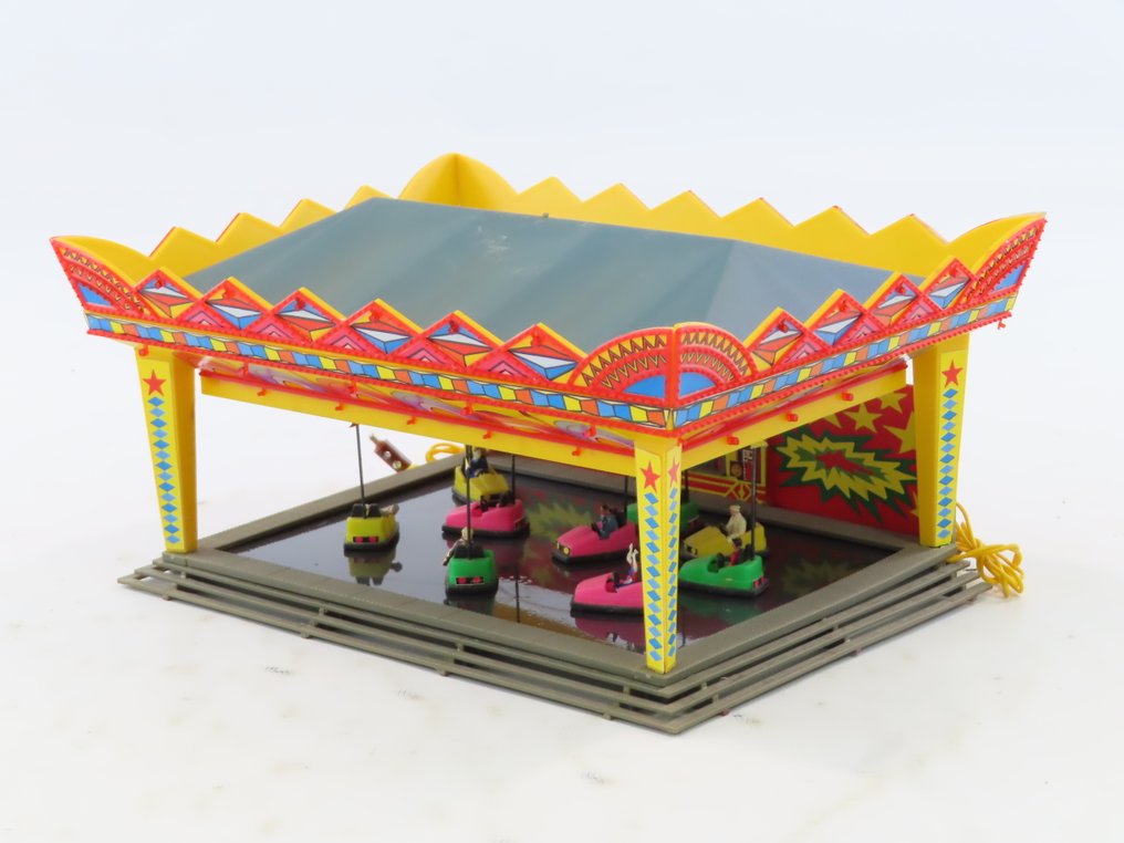 Faller H0 - 328 - Modelltog bygninger (1) - Kermisattractie 'Bussautoer' med drivverk og belysning. #3.2