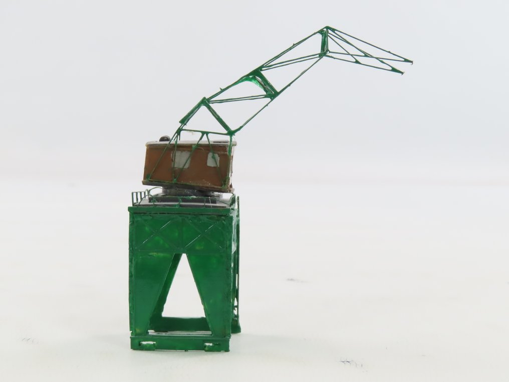 Resin H0 - Model train building kits (3) - Two ships, including a European freighter Spits and a gantry crane. #4.3